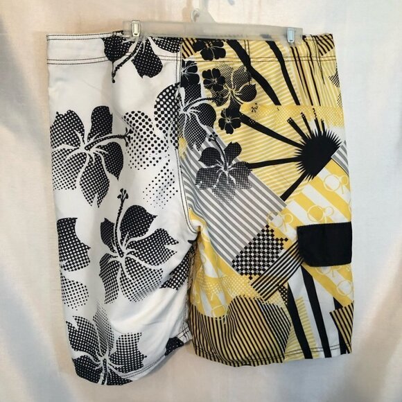 Vintage OP  Mens 38 Board Shorts in White/Black /Yellow Graphics - Picture 16 of 16